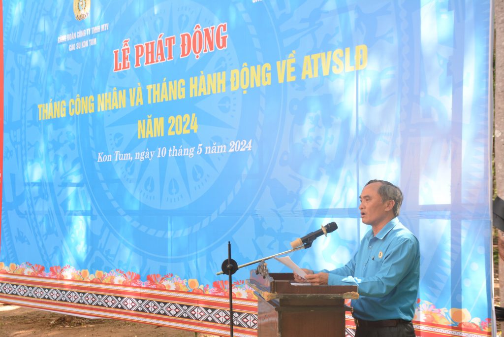 Ông Lê Văn Thủy – Phó Chủ tịch Công đoàn CSVN phát biểu và thông tin đến NLĐ Cao su Kon Tum về những hoạt động của Tháng công nhân năm 2024